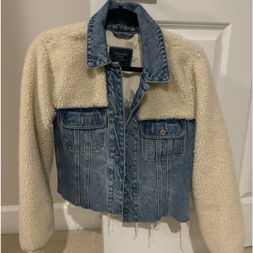 Abercrombie Jean jacket! Worn ONCE! Size Medium!
